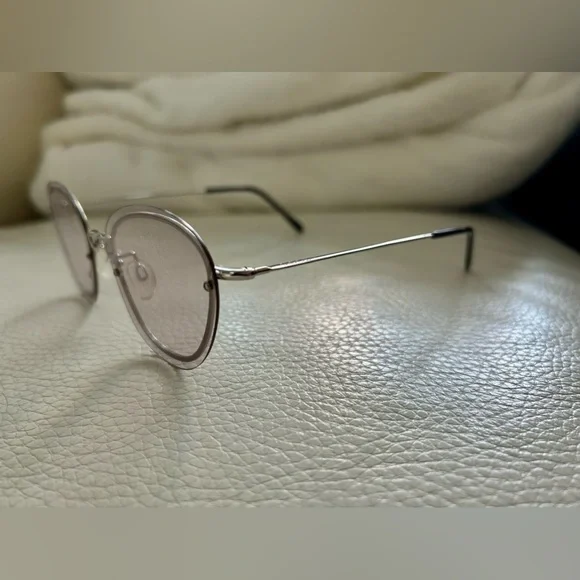 Authentic Tod display picture 2
